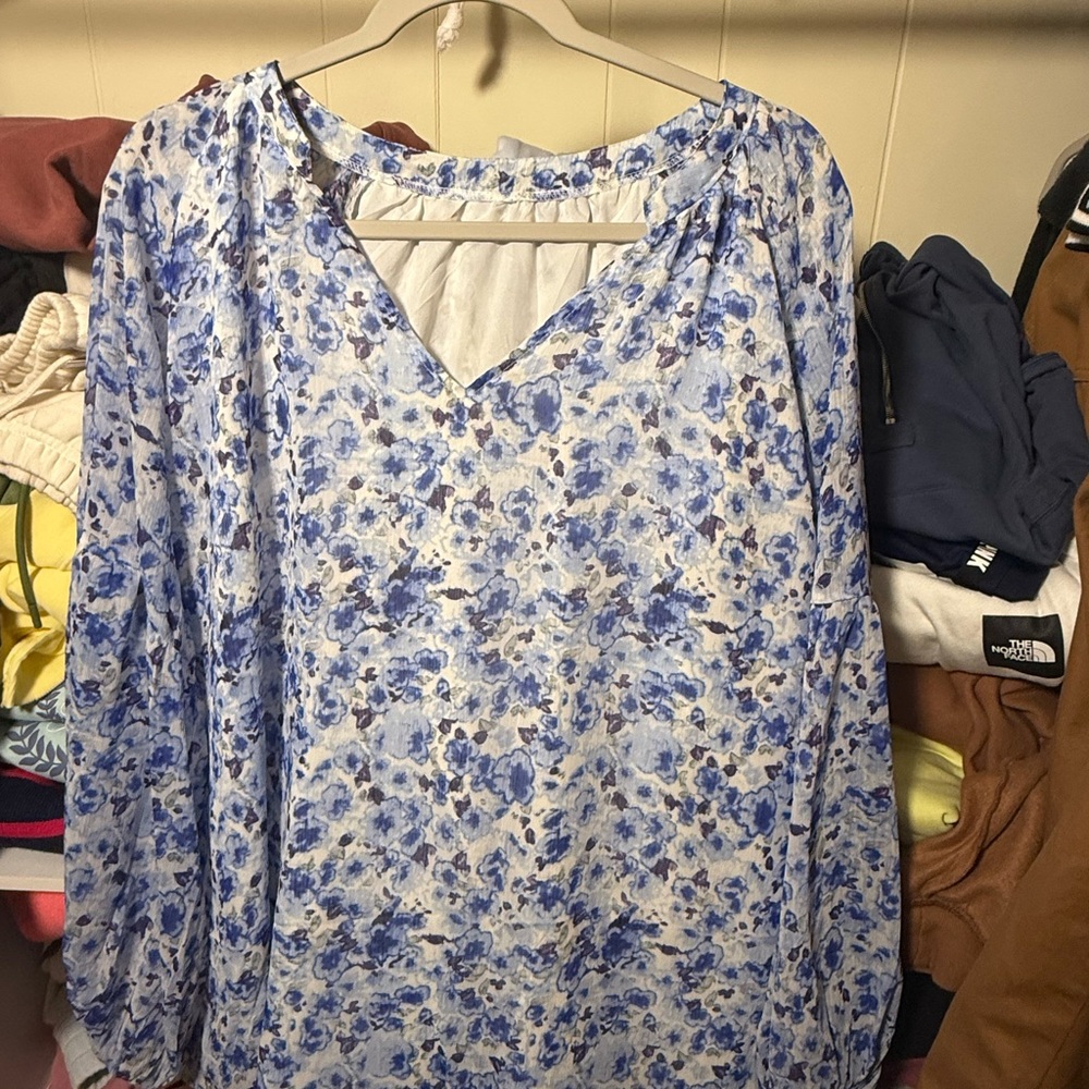 Floral Blue Women's Top v-neck Size 2xl
